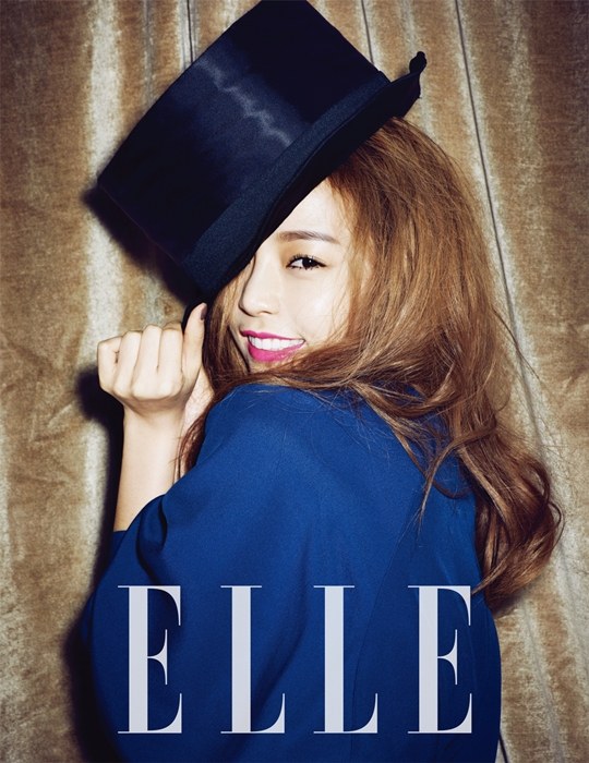 荷拉 ELLE 12月