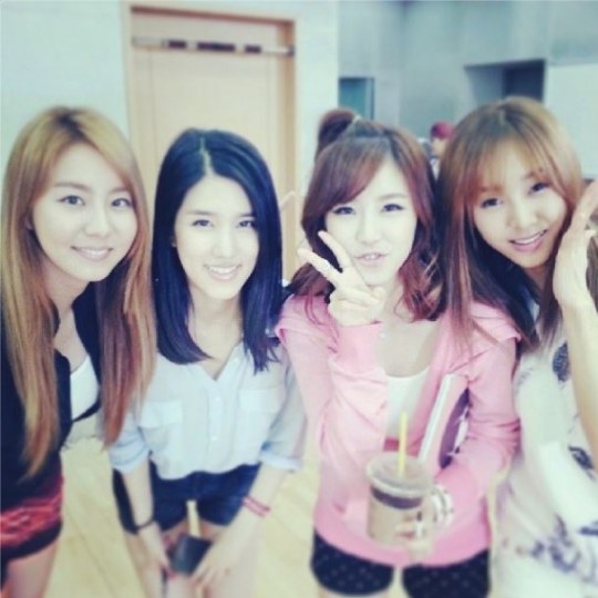 烋星、 G.NA、UIE、知元