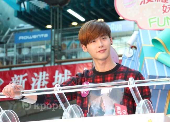 李鍾碩香港新港城中心商場耶誕點燈活動 (Kpopn) 李鍾碩香港新港城中心商場耶誕點燈活動 (Kpopn)