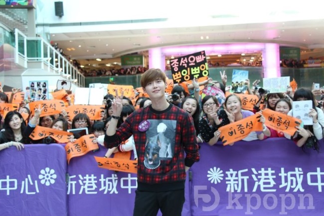 李鍾碩香港新港城中心商場耶誕點燈活動 (Kpopn) 李鍾碩香港新港城中心商場耶誕點燈活動 (Kpopn)