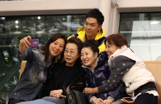 李昇基、金喜愛、李美妍、尹汝貞、金慈玉《花樣姐姐》