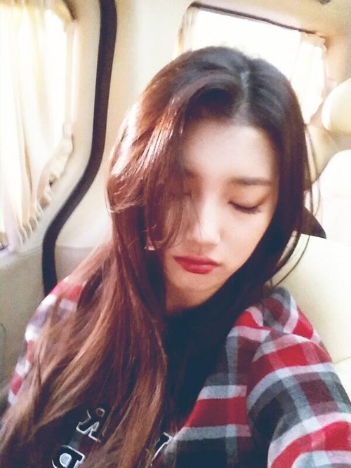 Suzy 自拍照