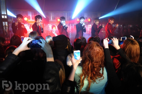 VIXX 法國演出