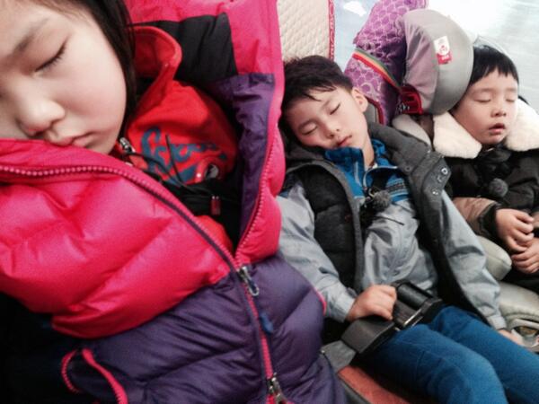 成彬、利煥、民律 睡著