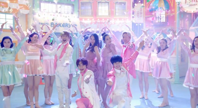 SHINee、Sulli、Krystal (Etude House) SHINee、Sulli、Krystal (Etude House)