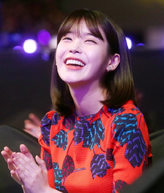 IU