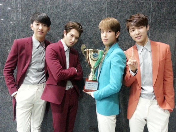 CNBLUE Show Champion 140305 一位認證照