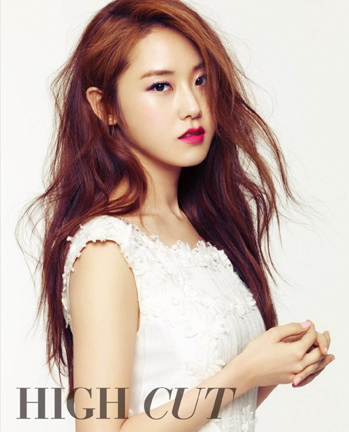 嘉允 HIGH CUT 春日畫報縮圖