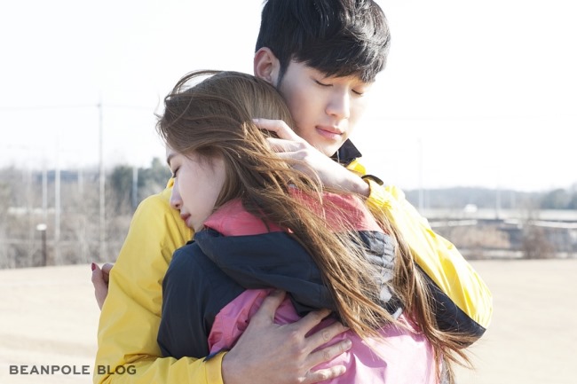 金秀賢、Suzy "Bean Pole Outdoor"
