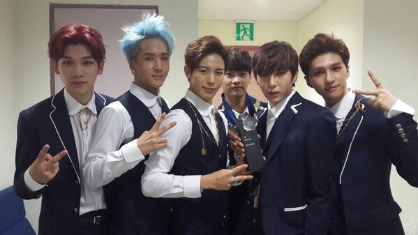 VIXX 人氣歌謠一位認證照