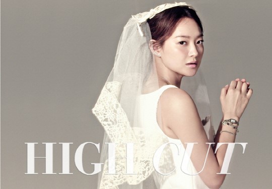 新慜娥 High Cut 畫報 (2014.06) 新慜娥 High Cut 畫報 (2014.06)