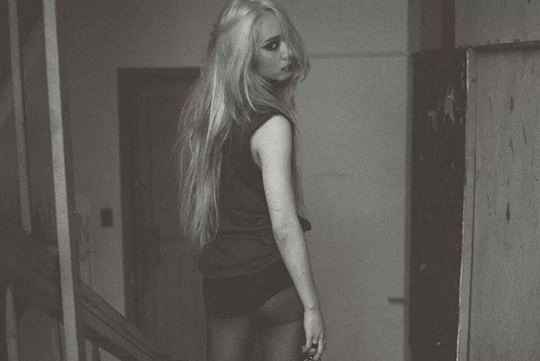 Krystal "Red Light" 概念照 Krystal "Red Light" 概念照