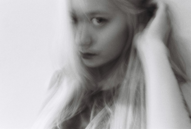 f(x) "Red Light" 概念照:Krystal 4 f(x) "Red Light" 概念照:Krystal 4