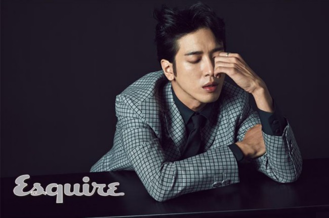 容和 Esquire 畫報 (2014.08) 容和 Esquire 畫報 (2014.08)