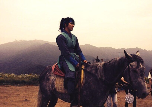 鄭容和 騎馬