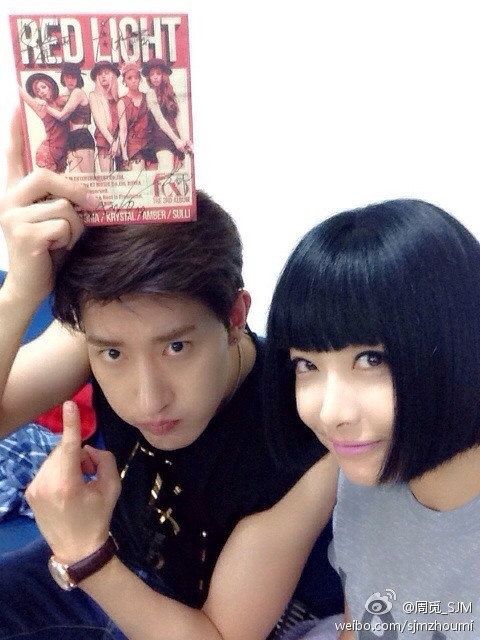 周覓、Victoria