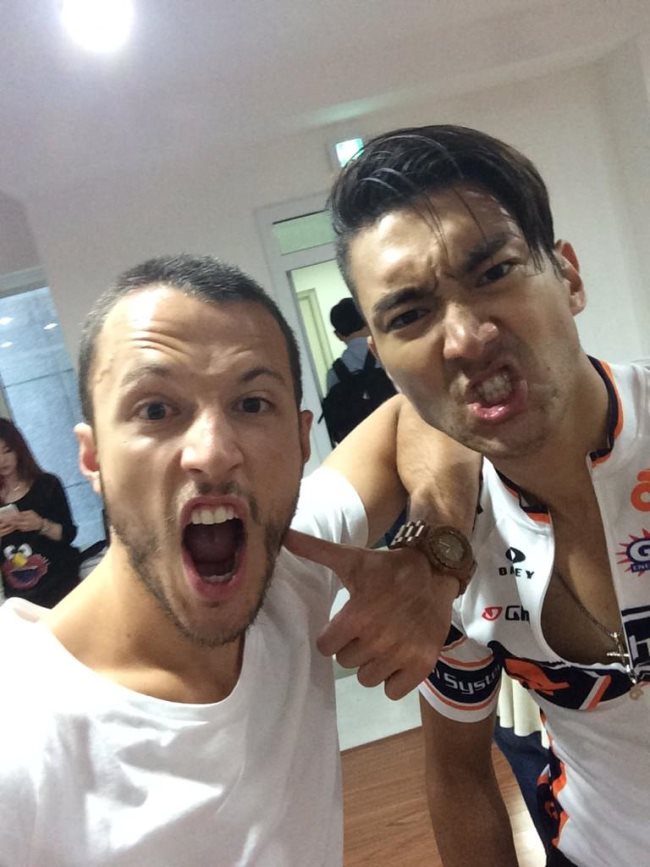 始源、Tony Testa