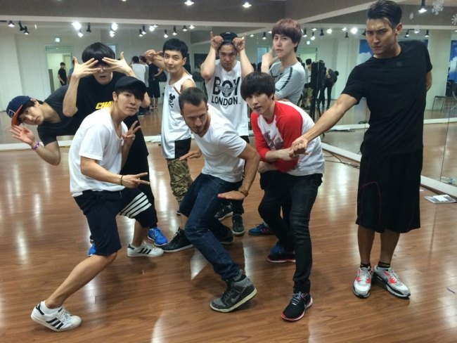 Super Junior、Tony Testa 