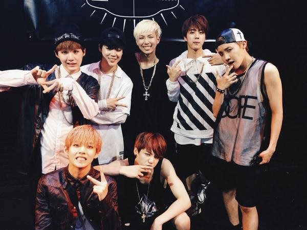BTS 防彈少年團 BTS 防彈少年團