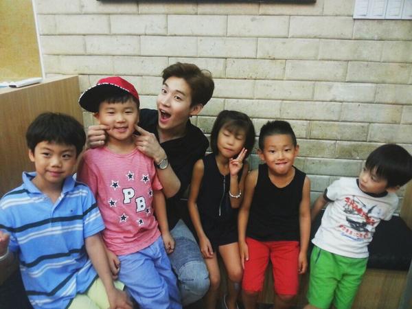 Henry、尹厚、智雅、智旭、燦亨、燦浩 Henry、尹厚、智雅、智旭、燦亨、燦浩