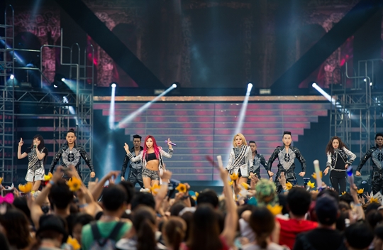 2014 YG Family (2NE1) 2014 YG Family (2NE1)