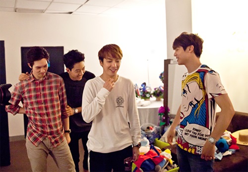 CNBLUE 自拍寫真集 CNBLUE 自拍寫真集