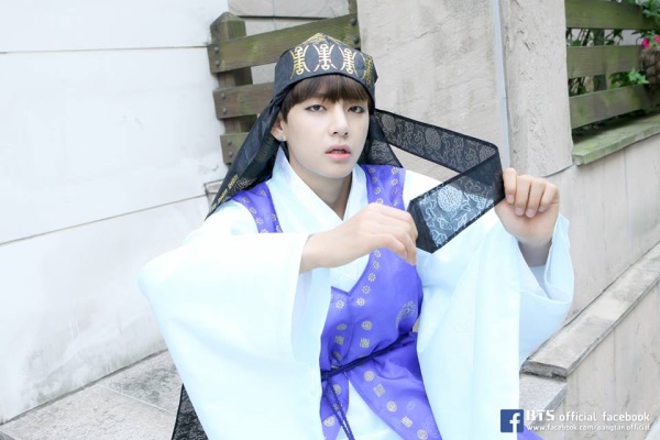 BTS 防彈少年團 V 韓服照