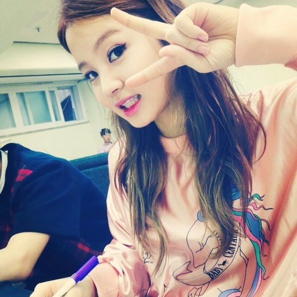 LEE HI