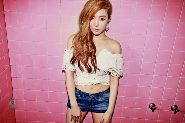 少女時代-TaeTiSeo《Holler》概念照:Tiffany 少女時代-TaeTiSeo《Holler》概念照:Tiffany