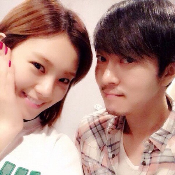 Lizzy、尹健 (Yoon Gun) 