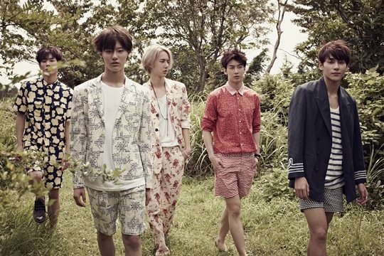 UNIQ UNIQ