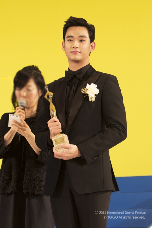金秀賢 Tokyo Drama Awards 最佳演員獎 金秀賢 Tokyo Drama Awards 最佳演員獎