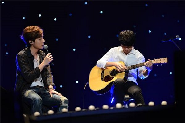 Roy Kim 、鄭成河 