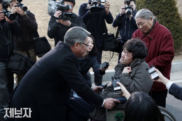 《舉報者》劇照 《舉報者》劇照