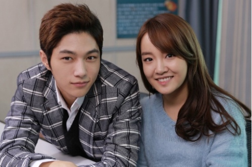 Younha、L