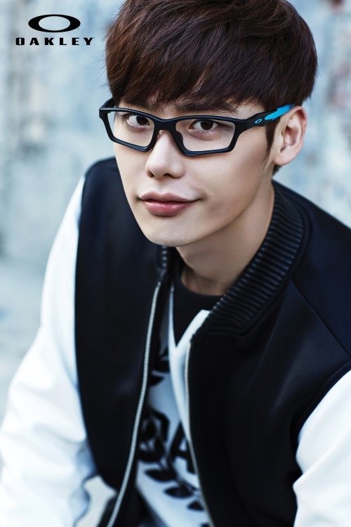 李鍾碩代言 OAKLEY (眼鏡品牌)