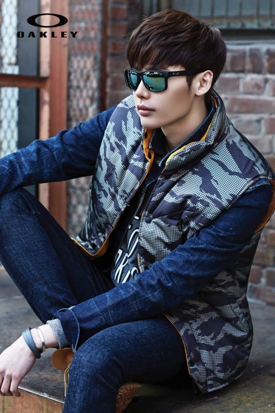 李鍾碩代言 OAKLEY (眼鏡品牌)
