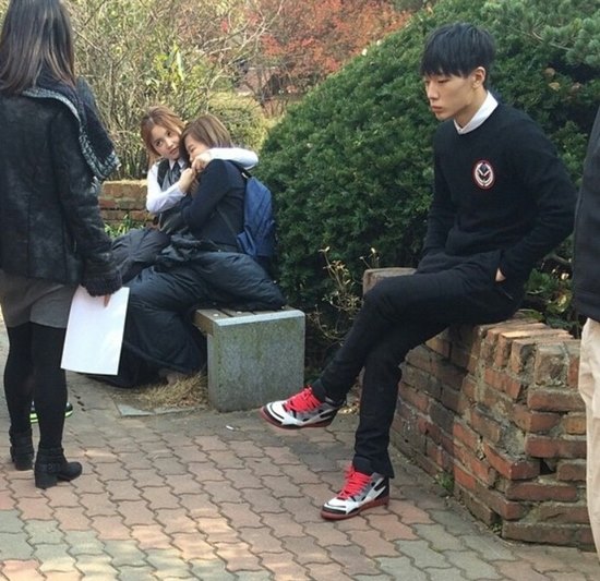 HI SUHYUN、Bobby 在 MV 拍攝現場 HI SUHYUN、Bobby 在 MV 拍攝現場
