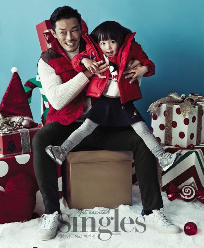 秋小愛、秋成勳 Singles 聖誕畫報