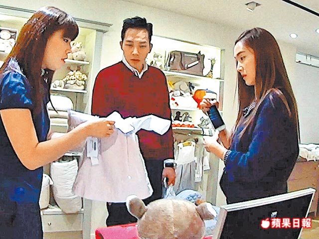 Jessica、Tyler Kwon 買童裝