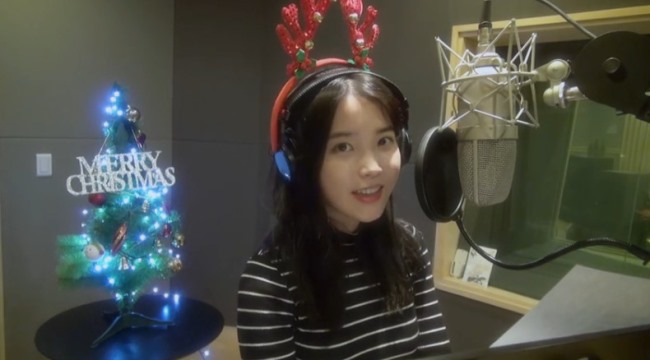 IU 演唱《12月24日》截圖