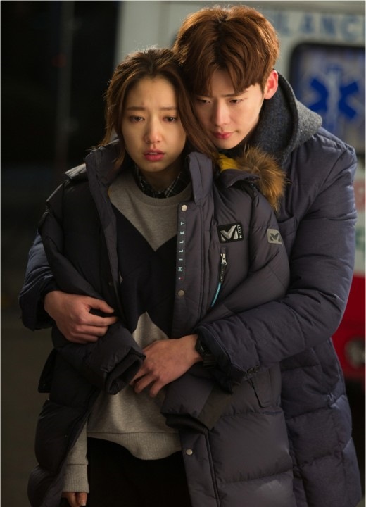 李鍾碩、朴信惠《Pinocchio》劇照 李鍾碩、朴信惠《Pinocchio》劇照