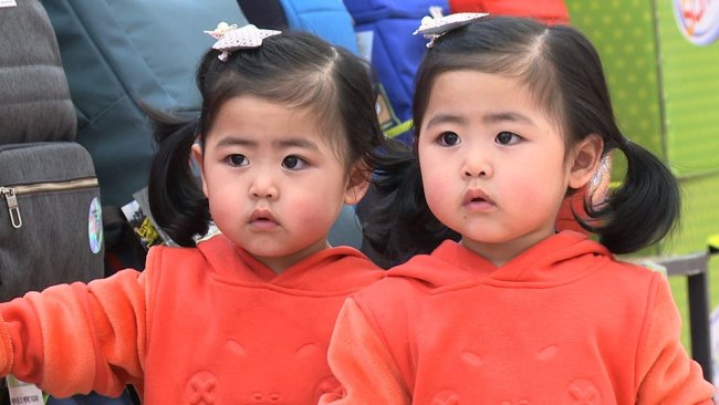 Shoo 雙胞胎女兒 — 羅希、羅律 