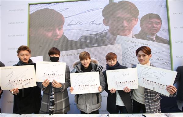 EXO 新村粉絲簽名會