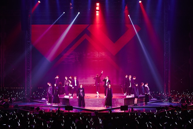 EXO 13日時尚秀演唱會