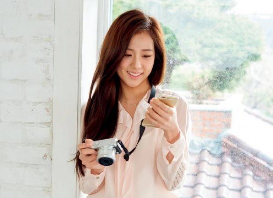 Kim Ji Soo 代言 Nikon 相機