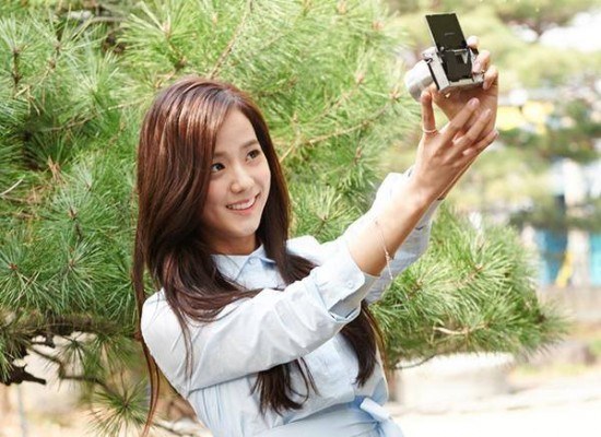 Kim Ji Soo 代言 Nikon 相機