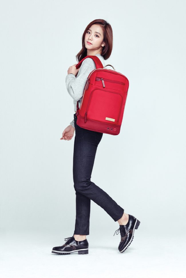 Kim Ji Soo 的 Samsonite RED 代言照