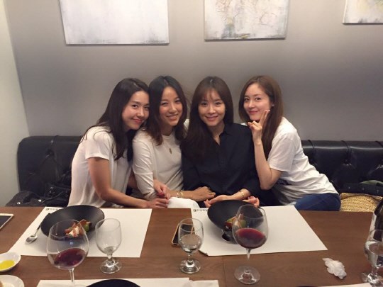 Fin.K.L 聚餐