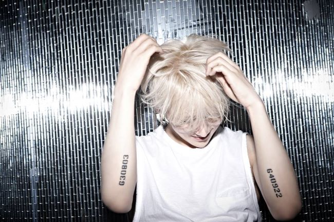 張賢勝《MY》概念照